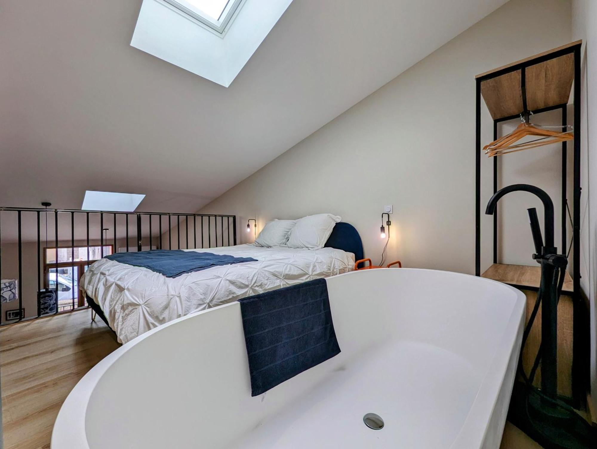 Loft D'Albenas - Clim Et Bain Villa Loupian ภายนอก รูปภาพ